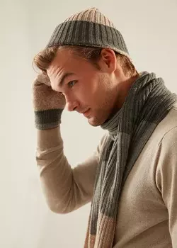 Двухцветная шапка с добавлением шерсти (56-58)