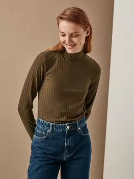 Водолазка из фактурного трикотажа XS(42)