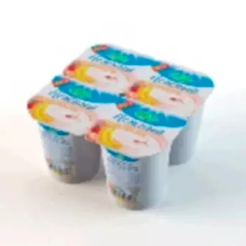 Йогуртный продукт Campina Нежный с соком банан клубника 100г 1,2%