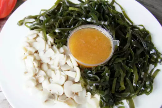 Салат из морской капусты с грибами по-корейски, собственное производство в упаковке