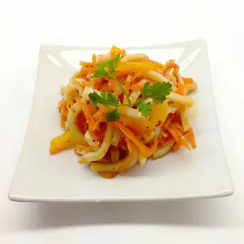 Салат кальмары по-корейски