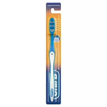 Зубная щетка Oral-B чистота свежесть сила