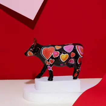 Коллекционная корова CowParade Cow-ween of Hearts