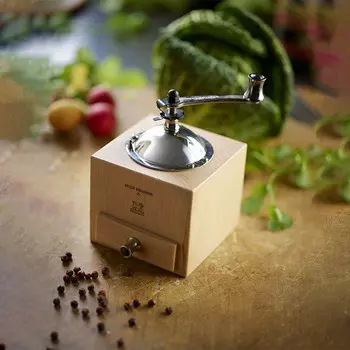 Мельница для перца Peugeot d`Olivier Roellinger, цвет светлое дерево