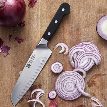Нож сантоку Zwilling Pro с фестончатой кромкой, лезвие 18см