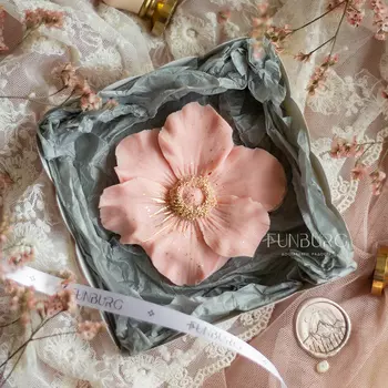 Анемона из бельгийского шоколада клубничный шоколад