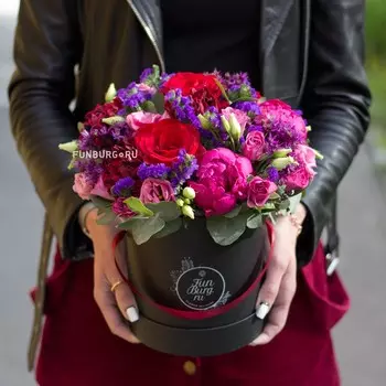 Цветы в шляпной коробке «Черника»