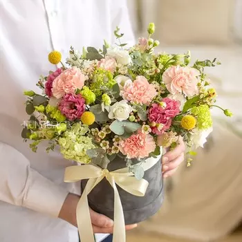 Цветы в шляпной коробке «Цветочный мёд»