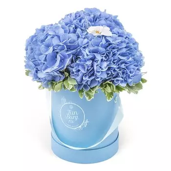 Цветы в шляпной коробке «Лазурный берег»