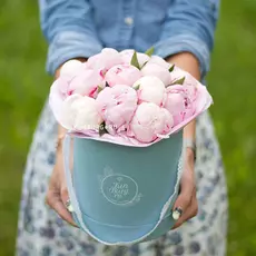 Цветы в шляпной коробке «Пломбир»