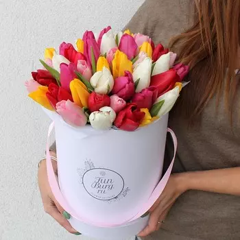 Цветы в шляпной коробке «Весеннее солнце»