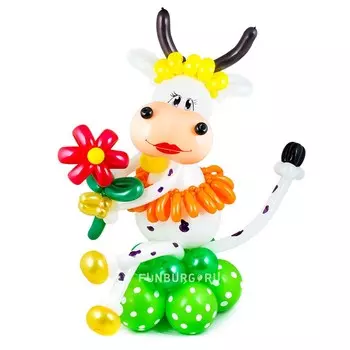 Фигура из шаров «Корова на лугу»