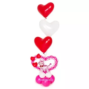 Фигура из шаров «Котенок и сердечки»
