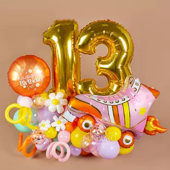 Фигура из шаров с цифрами и надписью «Flower Power»