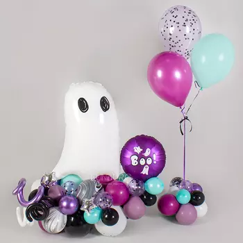 Фигура из шаров с надписью «Привидение»