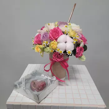 Готовая композиция в стаканчике со сладостями №1