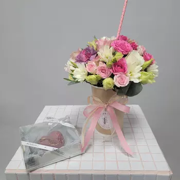 Готовая композиция в стаканчике со сладостями №2