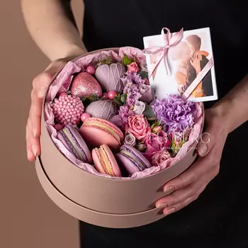 Композиция с клубникой «Violet» с фотографиями