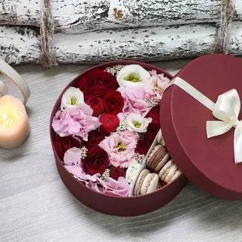 Композиция с макарунами «Бордо»