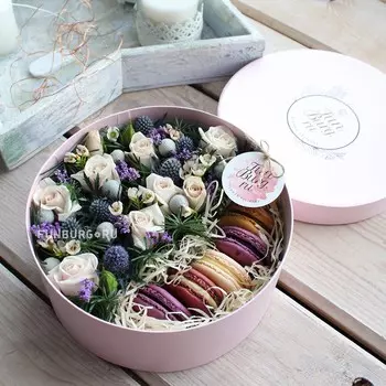 Композиция с макарунами «Морозные узоры»