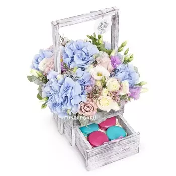 Композиция с макарунами «Сладкое утро»