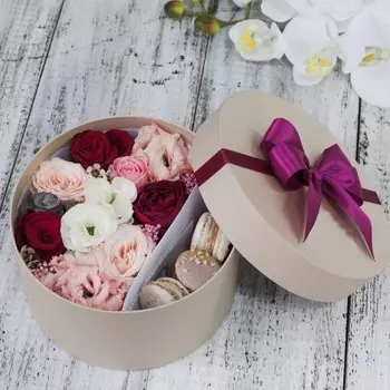 Композиция с макарунами «Утренний кофе»