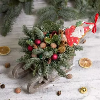 Композиция «Сани Деда Мороза»