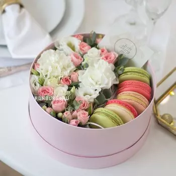 Композиция с макарунами «На рассвете»