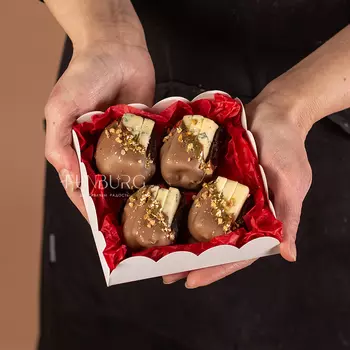 Королевские финики с сыром Дор Блю в шоколаде