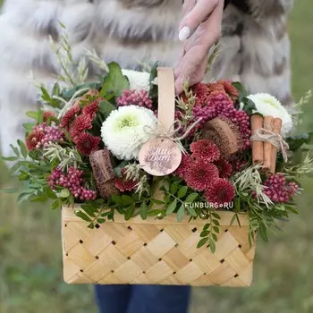 Корзина цветов «Брусника»