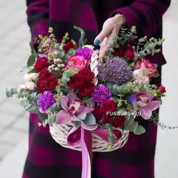 Корзина цветов «Ягодная фея»