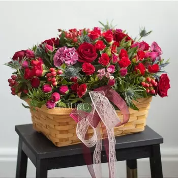 Корзинка цветов «Ягодный пирог»