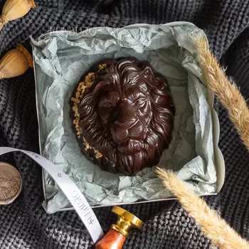 Лев из бельгийского шоколада горький шоколад