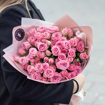 Монобукет из розовых кустовых роз