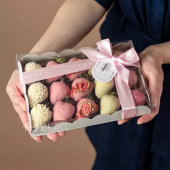 Набор клубники в белом шоколаде «Lovely» M