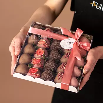 Набор клубники в шоколаде «Blush» L