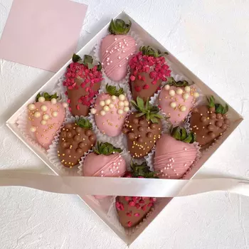 Набор клубники в шоколаде «Love» S