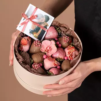 Набор клубники в шоколаде «Lovely» с фотографиями