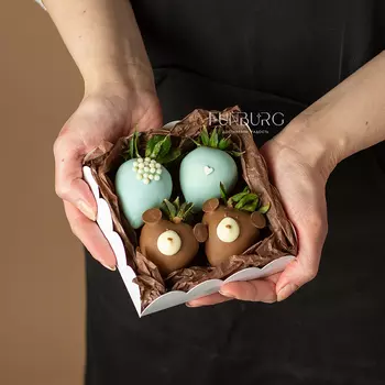 Набор клубники в шоколаде «Мишки» XS в голубом