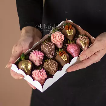 Набор клубники в шоколаде «Однажды в сказке» S