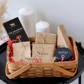 Подарочный набор «Сырный» в корзине