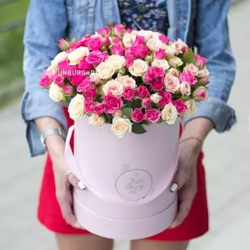 Розы в шляпной коробке «Вечная молодость»