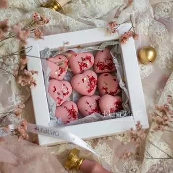 Сердечки из бельгийского шоколада S клубничный шоколад