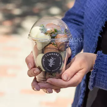 Стаканчик мини-клубники в шоколаде