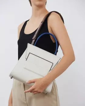 Белая сумка трапеция кроссбоди из натуральной кожи от FETICHE