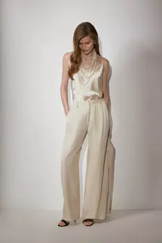 Атласная майка на бретелях