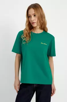 Базовая футболка прямого кроя