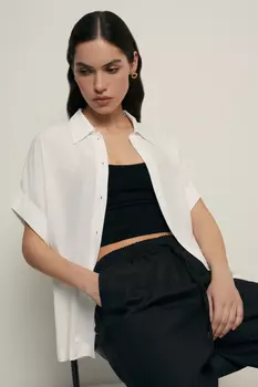 Блузка с коротким рукавом и отложным воротником