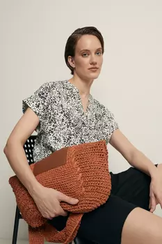 Блузка с коротким рукавом и принтом