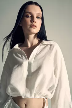 Блузка свободного силуэта с отложным воротником